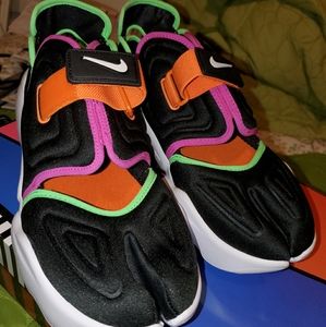 Womens Nike aqua rift size 10